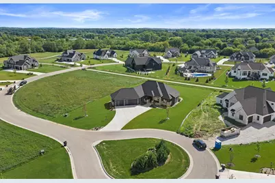 4077  Hawthorn Farm Ct, Delafield, WI 53058 - Photo 46