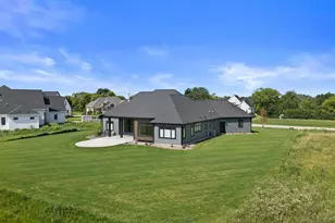 4077 Hawthorn Farm Ct, Delafield, WI 53058 - Photo 58