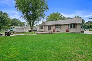 610 Green Bay Dr, Mayville, WI 53050 - Photo 22