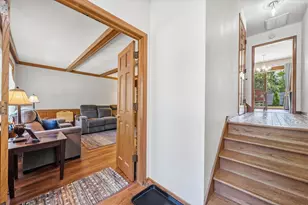 2789 N Mayfair Ct, Wauwatosa, WI 53222 - Photo 4