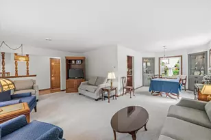 2789 N Mayfair Ct, Wauwatosa, WI 53222 - Photo 4