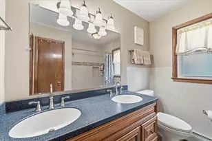 2789 N Mayfair Ct, Wauwatosa, WI 53222 - Photo 26