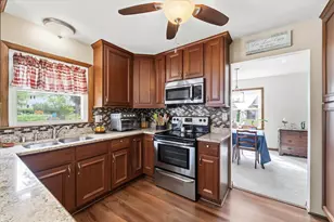 2789 N Mayfair Ct, Wauwatosa, WI 53222 - Photo 8