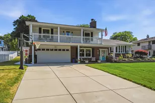 2789 N Mayfair Ct, Wauwatosa, WI 53222 - Photo 1