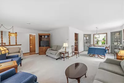 2789 N Mayfair Ct, Wauwatosa, WI 53222 - Photo 6