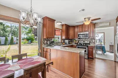 2789 N Mayfair Ct, Wauwatosa, WI 53222 - Photo 12