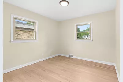 2831 S 76th St, West Allis, WI 53219 - Photo 16