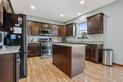 N42W22770  Beacon Ct, Pewaukee, WI 53072 - Photo 2