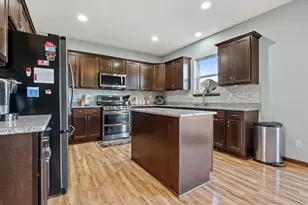 N42W22770 Beacon Ct, Pewaukee, WI 53072 - Photo 2