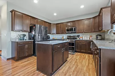 N42W22770  Beacon Ct, Pewaukee, WI 53072 - Photo 6
