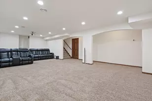 N42W22770 Beacon Ct, Pewaukee, WI 53072 - Photo 34