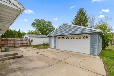 8030 W Colfax Ct, Milwaukee, WI 53218 - Photo 22