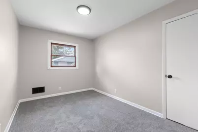 8030 W Colfax Ct, Milwaukee, WI 53218 - Photo 16