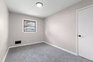 8030 W Colfax Ct, Milwaukee, WI 53218 - Photo 16
