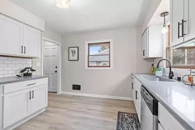 8030 W Colfax Ct, Milwaukee, WI 53218 - Photo 8