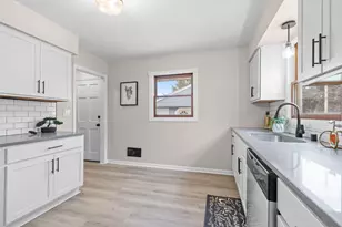 8030 W Colfax Ct, Milwaukee, WI 53218 - Photo 8
