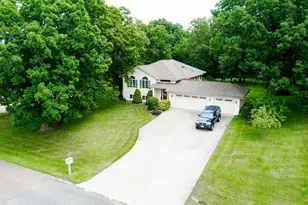 N1496 Meadow Ridge Rd, Greenfield, WI 54601 - Photo 4