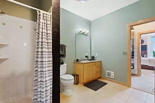 601 E Ogden Ave, Milwaukee, WI 53202 - Photo 20