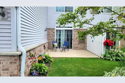 W197N17086  Stonewall Dr, Jackson, WI 53037 - Photo 4