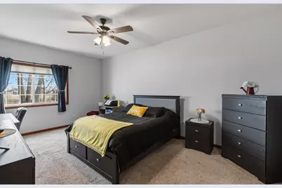 W197N17086  Stonewall Dr, Jackson, WI 53037 - Photo 12