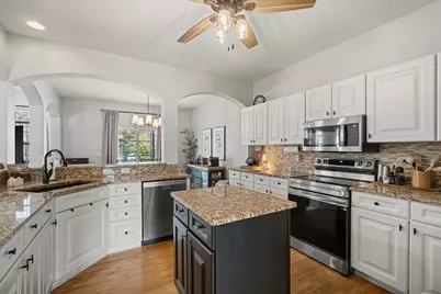 304  Woodlands Ct, Hartland, WI 53029 - Photo 16