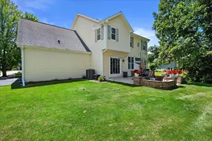 304 Woodlands Ct, Hartland, WI 53029 - Photo 6