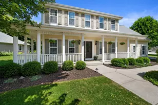 304 Woodlands Ct, Hartland, WI 53029 - Photo 1