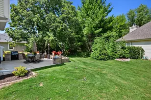 304 Woodlands Ct, Hartland, WI 53029 - Photo 4