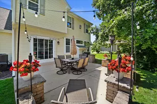 304 Woodlands Ct, Hartland, WI 53029 - Photo 6