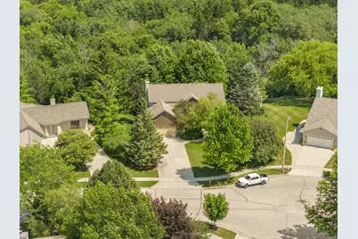 2819  Killarney Ct, West Bend, WI 53095 - Photo 4