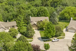 2819 Killarney Ct, West Bend, WI 53095 - Photo 4