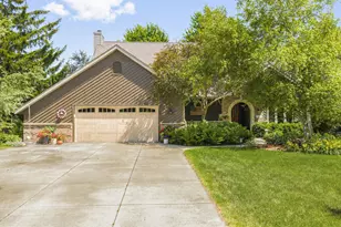 2819 Killarney Ct, West Bend, WI 53095 - Photo 1