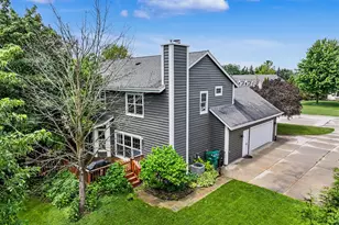 N51W16945 Fair Oak Pkwy, Menomonee Falls, WI 53051 - Photo 2