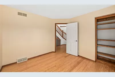 N51W16945  Fair Oak Pkwy, Menomonee Falls, WI 53051 - Photo 14