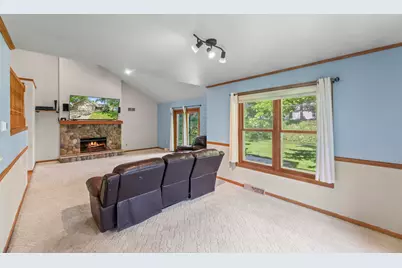 612  Sweetbriar Ln, Watertown, WI 53098 - Photo 2