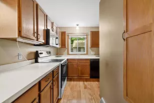 1335 Hickory Dr, Waukesha, WI 53186 - Photo 12