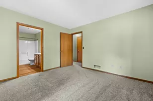 1335 Hickory Dr, Waukesha, WI 53186 - Photo 16