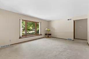 3235 S 149th St, New Berlin, WI 53151 - Photo 10