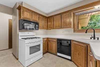 3235 S 149th St, New Berlin, WI 53151 - Photo 6