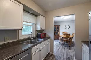 1606 Cliffview Dr, Holmen, WI 54636 - Photo 6