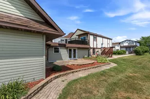 2201 Stonecroft Dr, Grafton, WI 53024 - Photo 4