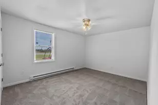 2201 Stonecroft Dr, Grafton, WI 53024 - Photo 18