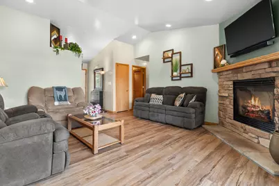 210  Cedar St, Johnson Creek, WI 53038 - Photo 4
