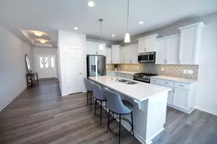 7871 W Park Cir Way, Franklin, WI 53132 - Photo 4