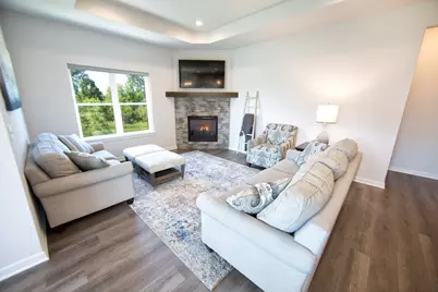 7871 W Park Cir Way, Franklin, WI 53132 - Photo 8