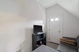 2200 S Winchester St, Milwaukee, WI 53207 - Photo 22