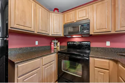 N89W16329  Main St #8, Menomonee Falls, WI 53051 - Photo 10