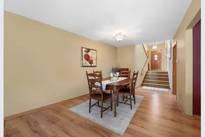 N89W16329  Main St #8, Menomonee Falls, WI 53051 - Photo 8