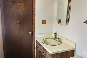5646 S 45th St, Greenfield, WI 53220 - Photo 14
