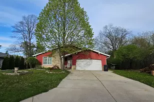 5646 S 45th St, Greenfield, WI 53220 - Photo 2